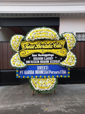 Papan Bunga Duka di Kayu Merah
