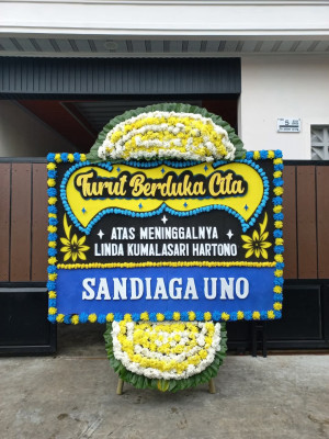 Papan Bunga Duka di Kayu Merah
